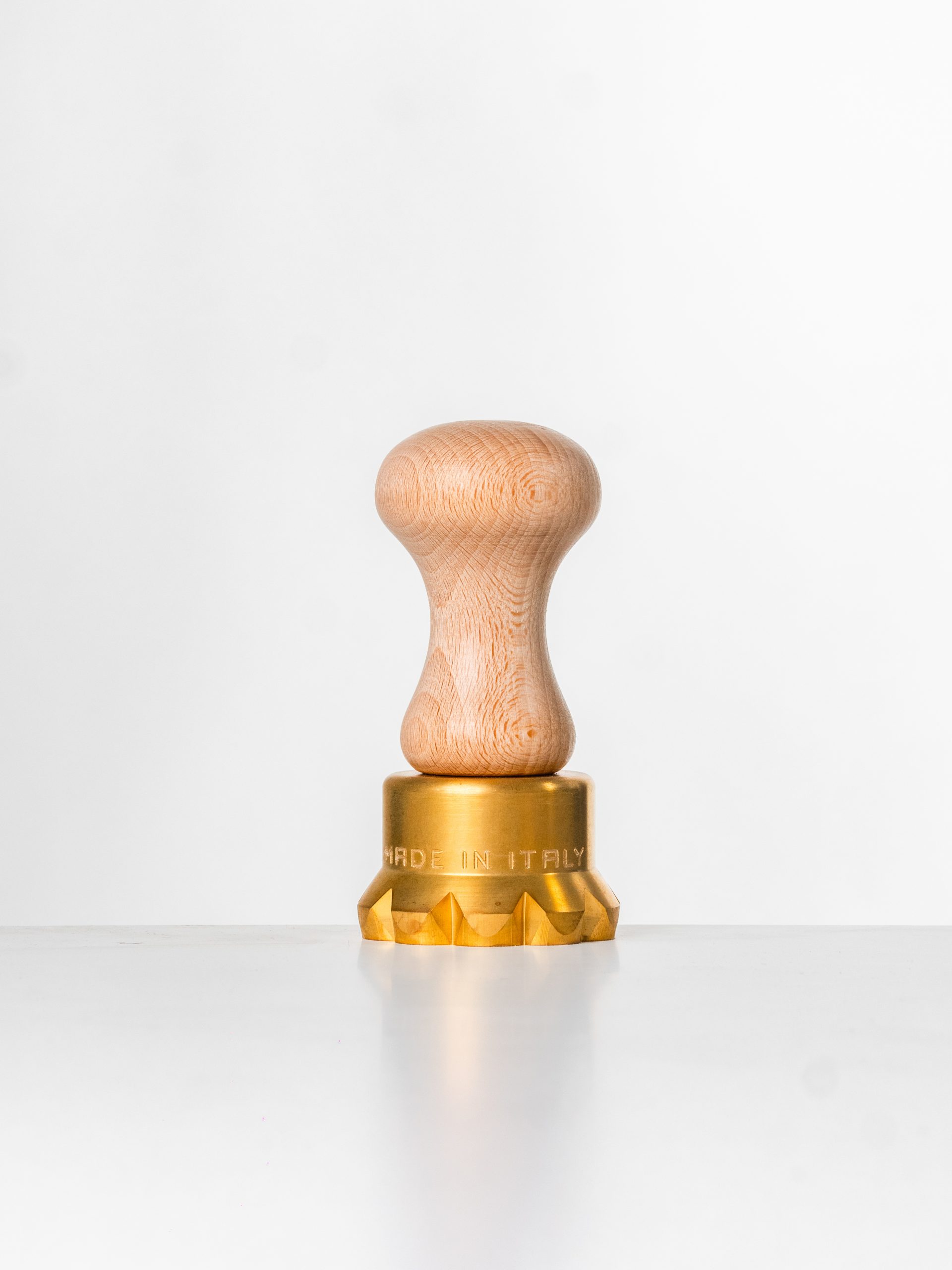 Timbre à Ravioli - Outil de Préparation des Fait Maison Pâtes | Laiton & Bois Naturel | Robuste & Facile à Utiliser | Tampon à Raviolis & Tortellini Fabriqué en Italie | IMPIATTIAMO | DIEGO ACCETTULLI