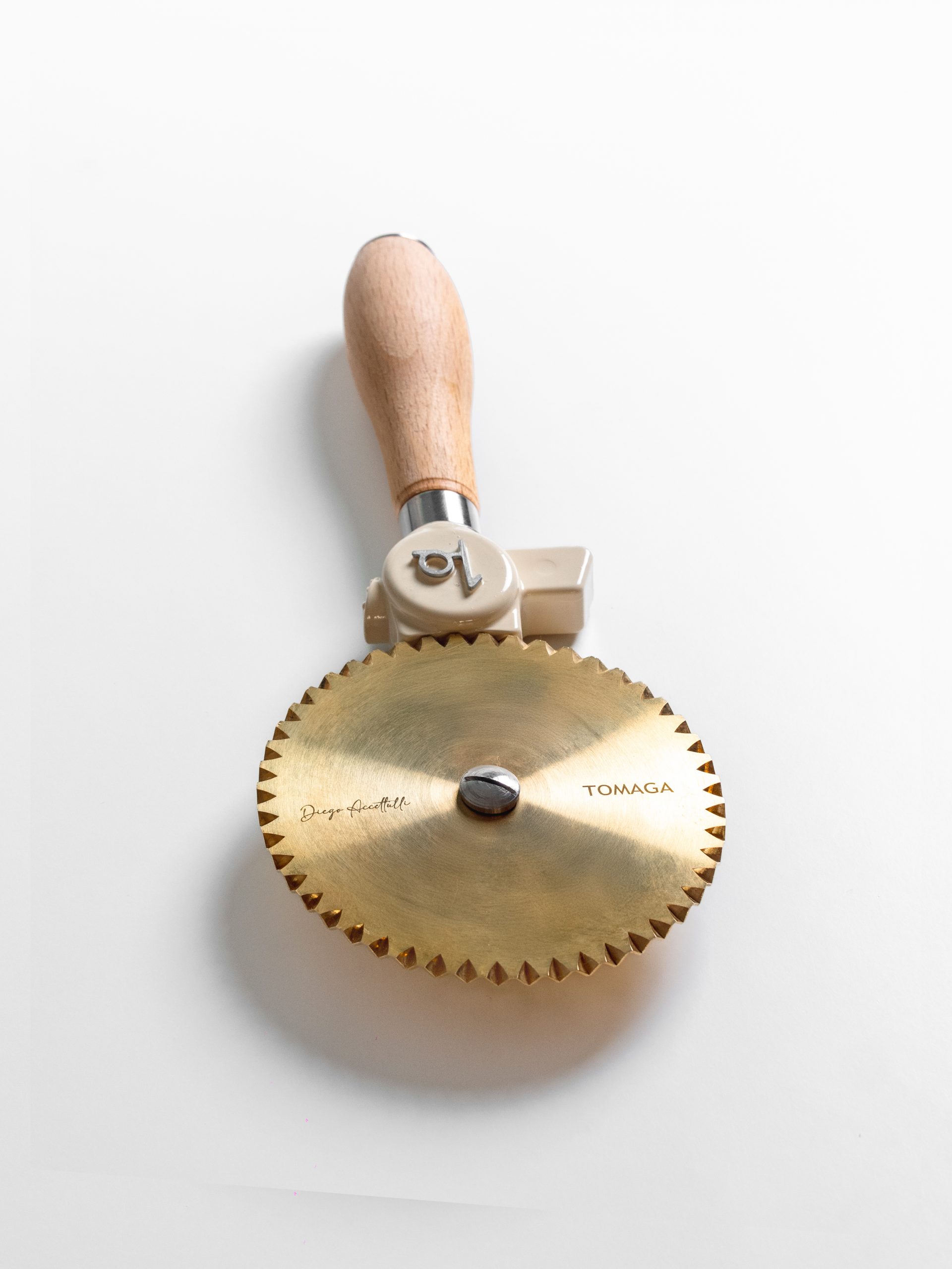 Roulette Coupe Pate Patisserie, Roulette Raviolis avec Manche en Bois Coupe-Ravioli Pizza Boulette Dentelle Fabrication Rouleau Coupe-Pâte Outil